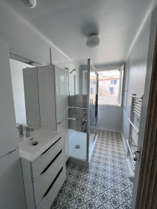 Photo de galerie - Réalisation d’une salle de bain rénovation 