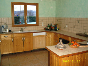 Photo de galerie - Cuisine intégralement montée carrelage plan de travail et mur compris 