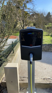 Photo de galerie - Borne de recharge voiture 