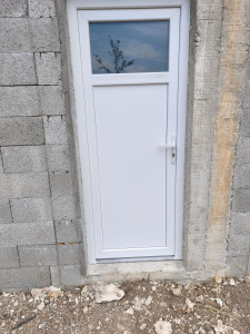 Photo de galerie - Installation porte de service 