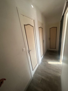 Photo de galerie - Nettoyage des murs de ce couloir avant la pose de la teinte choisie avec le client ☺️