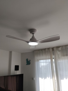 Photo de galerie - Installation d'un ventilateur au plafond avec télécommande et lumière led 