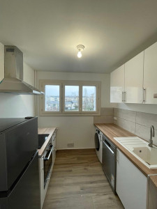 Photo de galerie - Rénovation globale cuisine - démolition - carrelage et faïence - ratissage complet - pose d’une nouvelle cuisine A/E - électricité et plomberie 