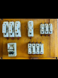 Photo de galerie - Tableau électrique années 1950 à 1970!