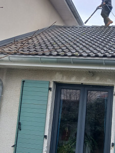 Photo de galerie - Nettoyage d'une toiture chez un particulier 