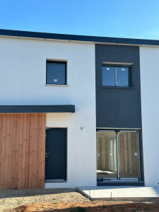 Photo de galerie - Reprise de façade et bandes noires 