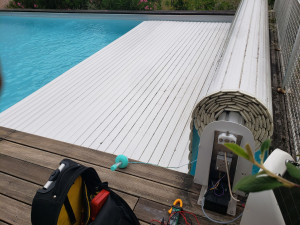 Photo de galerie - Réparation moteur volet roulant de piscine 
