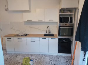 Photo de galerie - Pose d'une cuisine 
