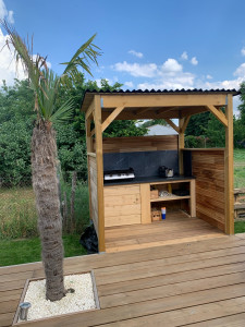 Photo de galerie - Cuisine d’été en bois 