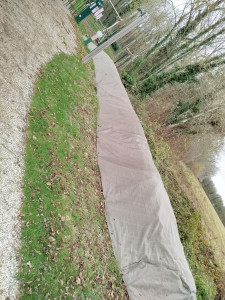 Photo de galerie - Pose de toile pour futur plantation 