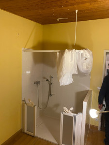 Photo de galerie - Création d’une douche PMR (personne à mobilité réduite)