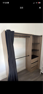 Photo de galerie - Dressing ouvert 