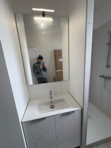 Photo de galerie - Pose d’une vasque avec son miroir, raccordement plus vidange