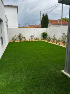 Photo de galerie - Pose de gazon synthétique à marignane 
