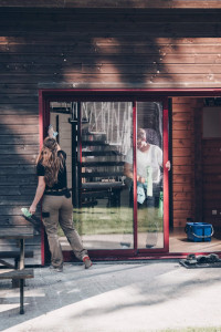 Photo de galerie - Nettoyage des vitres dans le Cap Sizun