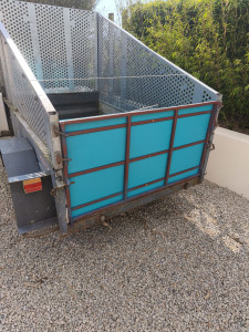 Photo de galerie - Réalisation d'une ridelle arrière sur mesure 
