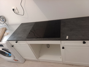 Photo de galerie - Installation plan de travail avec plaque de cuisson 