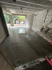 Photo de galerie - Rénovation intérieur d’une maison ouverture en sous œuvre y compris décaissement d’un dallage avec une dalle béton 