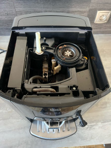 Photo de galerie - Remplacement d’un piston sur une cafetière 