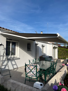 Photo de galerie - Store banne motorisé.