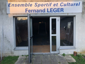 Photo de galerie - Pose de menuiserie alu dans un gymnases 