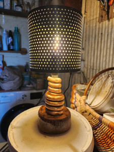Photo de galerie - Petite lampe cuivre et bois réalisée par mes soins
