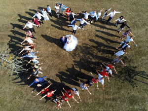 Photo de galerie - Drone à disposition pour une parfaite photo de groupe 