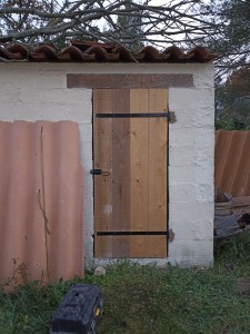 Photo de galerie - Fabrication d'une porte pour le local technique