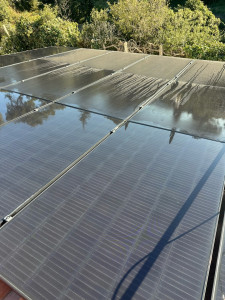 Photo de galerie - Nettoyage panneaux solaires 