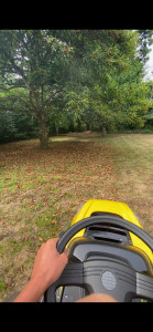 Photo de galerie - Tonte d’un gazon de 2000m2 avec tracteur tondeuse 