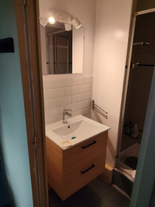 Photo de galerie - Pose meuble vasque, carrelage et miroir