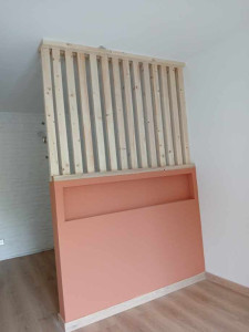 Photo de galerie - Réalisation d'une tête de lit en placo et fabrication d'un claustra. 