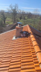 Photo de galerie - étanchéité toiture 
zinguerie  chenaux
remise en état des rives faîtières ect
