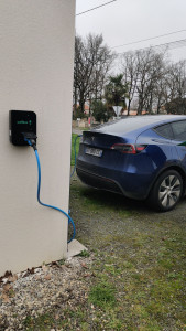 Photo de galerie - Pose d'une borne de recharge pour voiture électrique 