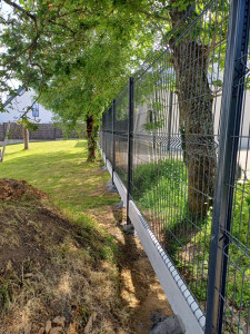 Photo de galerie - Pose de cloture avec soubassement