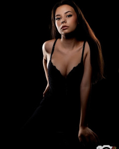 Photo de galerie - Photo portrait seul ou en couple en studio lyon 8 