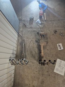 Photo de galerie - Dépose de l'ancienne ligne d'échappement .
montage et pose de la nouvelle ligne.