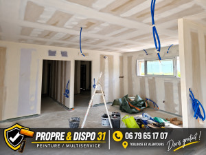 Photo de galerie - Préparation du mur - Petit & travaux 