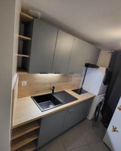 Photo de galerie - Cuisine + étagères sur-mesure