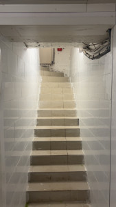 Photo de galerie - Escalier anti dérapant et mur pour laboratoire en pâtisserie 