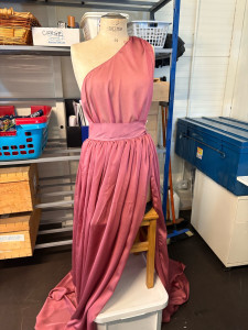 Photo de galerie - Un projet en cours pour une demoiselle d’honneur l’or d’un mariage 