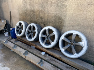 Photo de galerie - Jantes rotor audi rs3 restauration à la demande du client et changement de couleur 