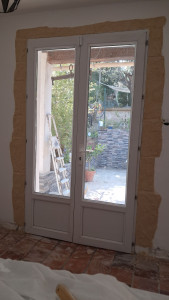 Photo de galerie - Création d encadrement fausses pierres 
