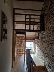 Photo de galerie - Montage d'une passerelle pour accéder à une pièce de maison.