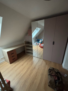 Photo de galerie - Montage dressing gamme Atomia de chez Castorama