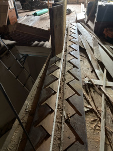 Photo de galerie - Déposé d’escaliers réduction de la largeur et retournement du sens. placage de la cage et création d’un muret en placo