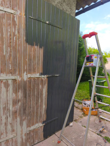 Photo de galerie - Rénovation porte bois 
pendant 
