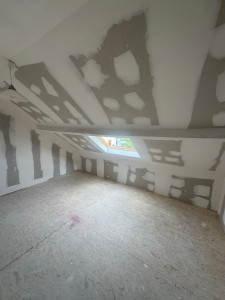 Photo de galerie - Réalisation d’un aménagement de combles en placo plâtre+ bandes à joints