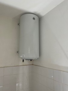 Photo de galerie - Pose chauffe eau dans salle de bain 