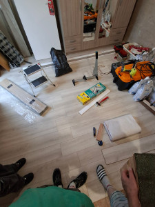 Photo de galerie - Fin pose plus reamenagement de la pièce 